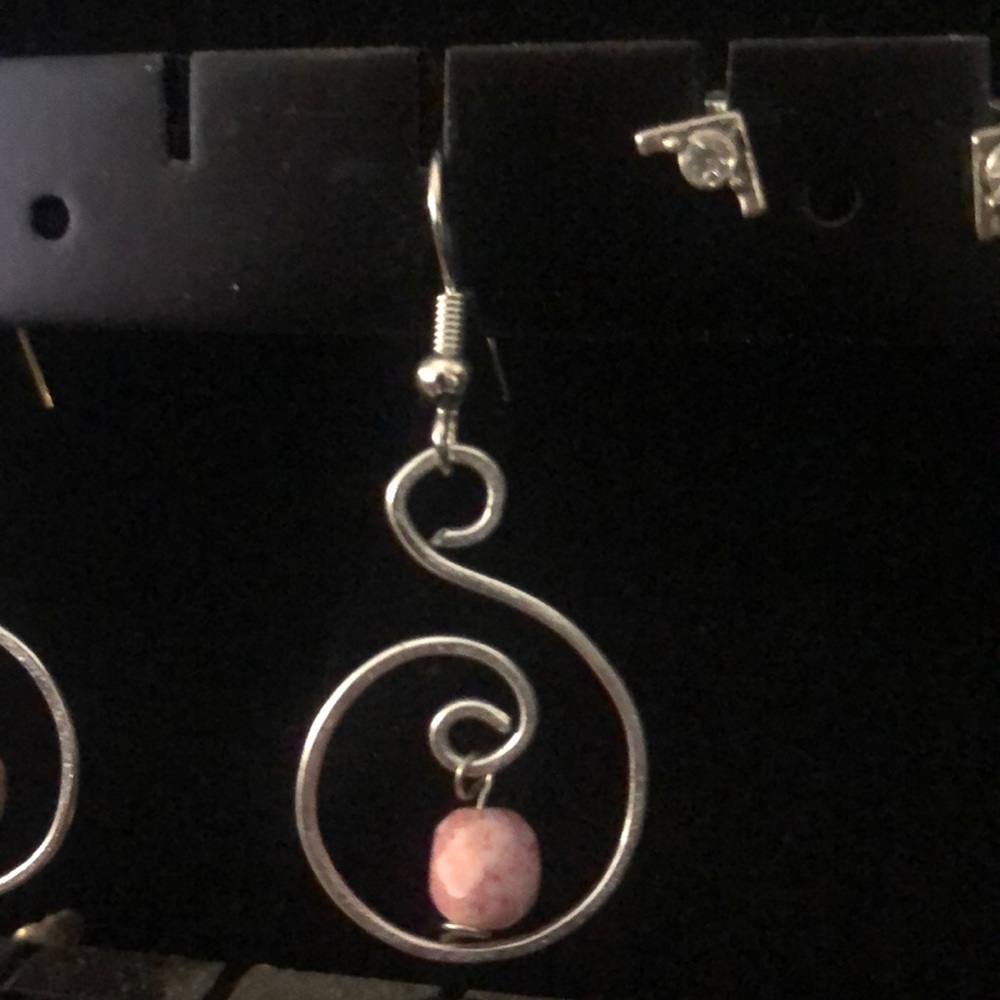 Beautiful earrings - Picture 4 of 5